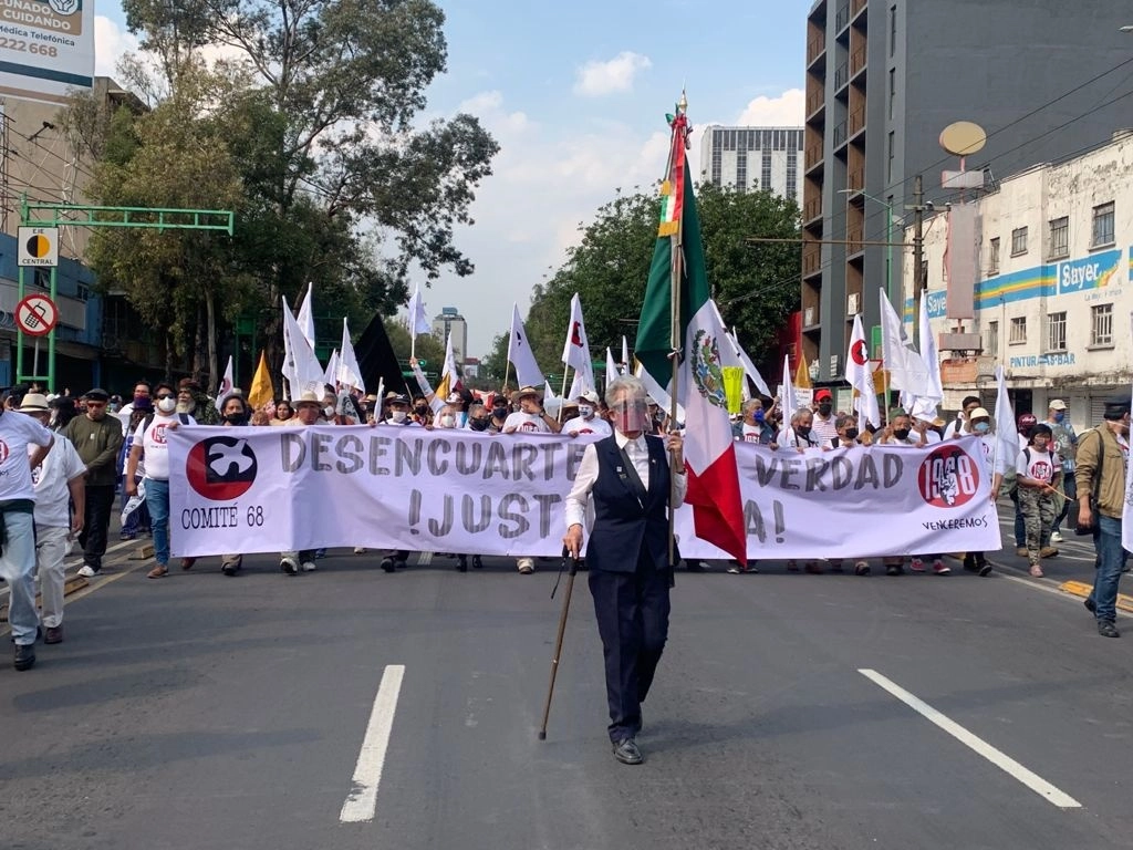 El Comité del 68 y diversos colectivos y organizaciones civiles realizaron una marcha el 2 de octubre para conmemorar los 53 años de la masacre en Tlatelolco. Foto Víctor Camacho