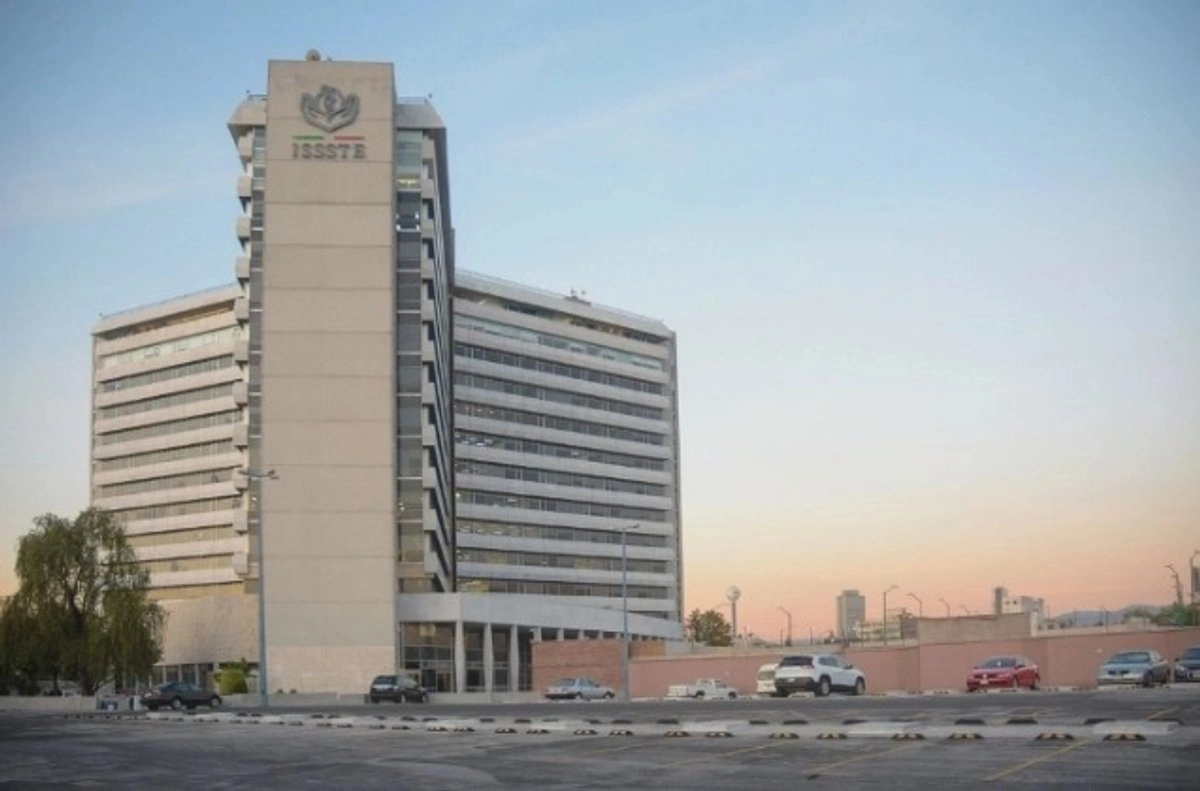 Tras la promulgación de la Ley de Pensiones, los maestros protestaron por su insufi ciencia, aunque sus
resultados fueron visibles en la construcción del Estado de bienestar. Foto