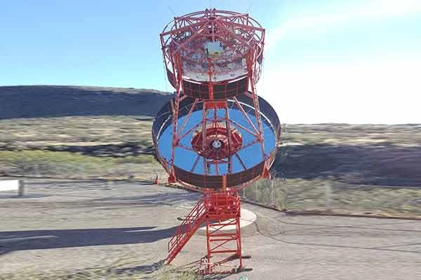 Investigadores de los Institutos de Astronomía y Física participaron en el diseño, fabricación e instalación de la Torre-Plataforma de Mantenimiento de un nuevo prototipo de telescopio. Imagen tomada de https://www.dgcs.unam.mx/boletin/bdboletin/2020_487.html