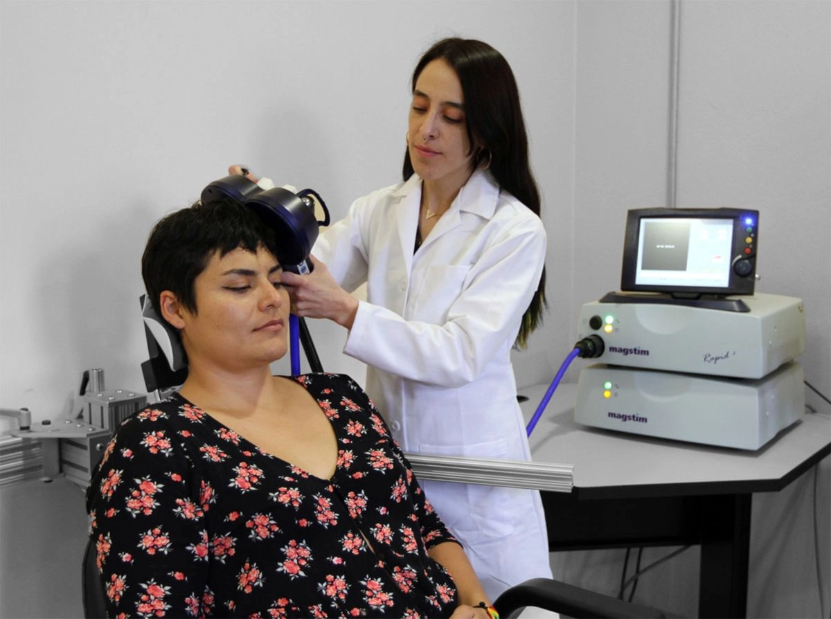 El tratamiento se lleva a cabo en la Unidad de Neuromodulación del Instituto de Neurobiología de la Universidad Nacional, campus Juriquilla, Querétaro, y es para todo público.