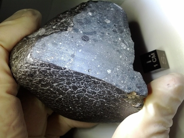 Un grupo de científicos logró identificar el lugar de origen de "Black Beauty" (Belleza Negra), un meteorito marciano hallado en el Sáhara en 2011, que puede ayudar a desentrañar los orígenes de la formación de la Tierra. Foto Europa Press