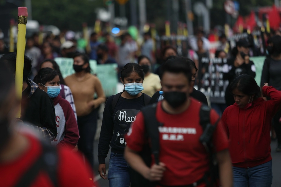 Ciudadanos en la manifestación de la CDMX. Foto Yazmín Ortega Cortés