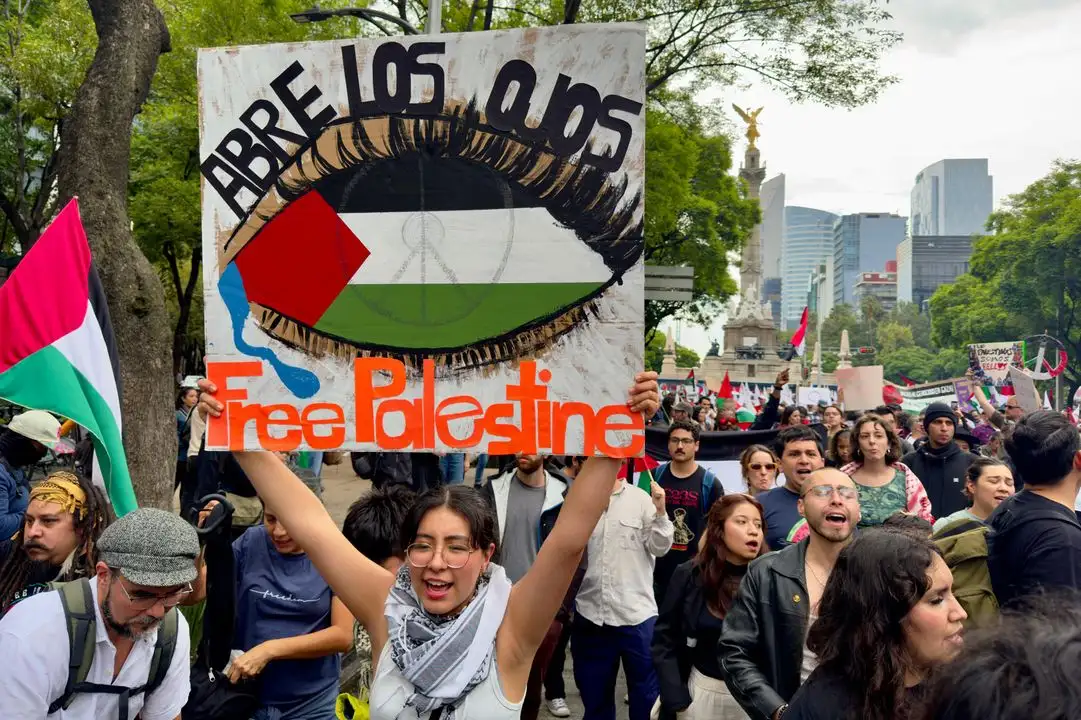 Marcha unitaria pacífica por Palestina, del Ángel de la Independencia al Zócalo, el 15 de junio del 2025. 