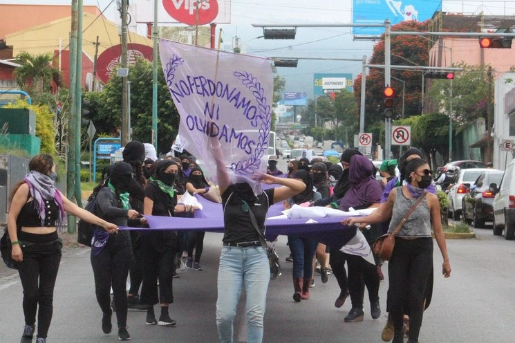 “Hoy nos reunimos para manifestar nuestro apoyo y solidaridad con la lucha feminista que cada día está más organizada", dijeron. Foto La Jornada