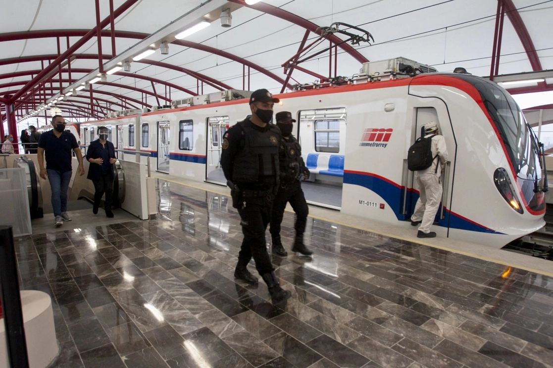 Los daños por los que ahora fueron cerradas seis estaciones de la Línea 2 de Metrorrey fueron detectados desde que se construyó, durante el sexenio de Natividad González Parás, y se atribuyeron a soportaron cargas para las que no estaba diseñada. Foto Cuartoscuro / Archivo