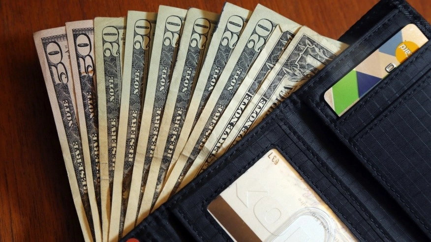 El peso mexicano se aprecia 0.23 por ciento ante el dólar, para operar en alrededor de 20.6161 unidades por dólar. Foto Ap / Archivo