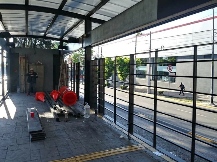 A partir del 15 de junio reiniciarán obras de adecuación en cinco estaciones del Metrobus por este motivo permanecerán cerradas las estaciones: Fuertes Brotantes, Perisur, Dr Gálvez, y Santa Ursula en diversas fechas. Foto Bertha Teresa Ramírez