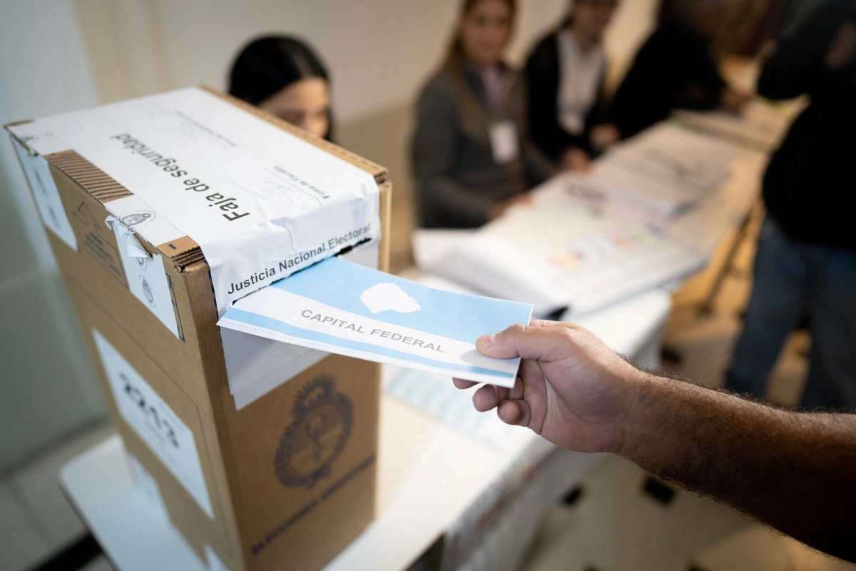 Elecciones legislativas en un centro de votación, en la ciudad de Buenos Aires, Argentina, el 26 de octubre de 2025. 