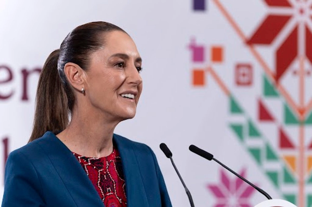 La mandataria federal, Claudia Sheinbaum Pardo, ayer durante su conferencia matutina, donde informó la entrega de los primeros apoyos de 20 mil pesos a damnificados en Puebla, Querétaro, San Luis Potosí y Veracruz