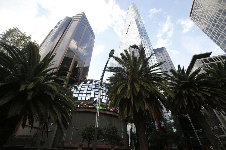 La Bolsa Mexicana de Valores en la capital del país. Foto Jesús Villaseca / Archivo