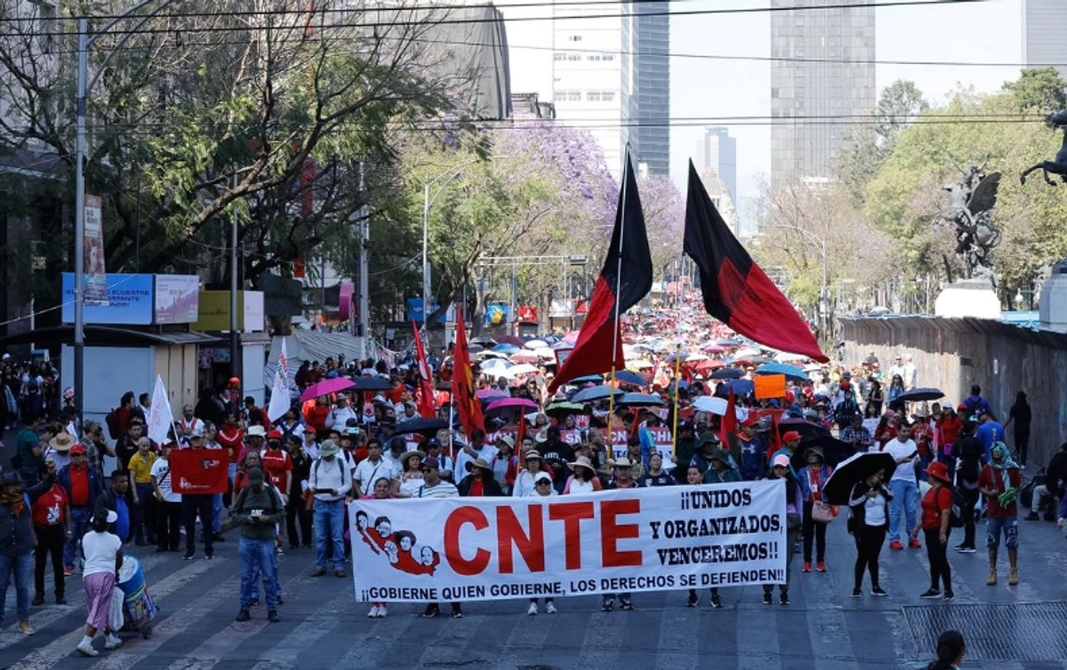 Movilización de la CNTE en demanda de la abrogación de la ley del Issste ISSSTE 2007 y contra la iniciativa de reforma presentada por el Gobierno federal. Foto 