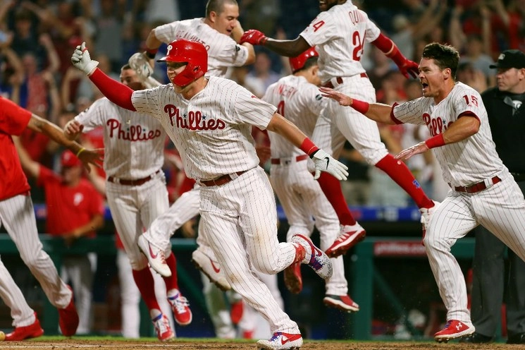 Los Phillies de Philadelphia de las Grandes Ligas de beisbol anunciaron el cierre de sus instalaciones de entrenamiento en Clearwater a causa del contagio por Covid-19 de cinco jugadores y tres miembros de su personal. Foto tomada del Twitter de @losphillies