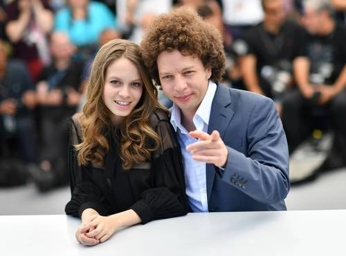 La actriz Ana Valeria Becerril y el director mexicano Michel Franco en el Festival de Cine de Cannes de 2017. Foto Afp