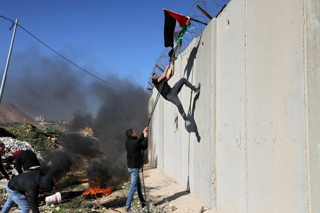 El ministro de Defensa israelí, Yoav Gallant, dispuso ayer la evacuación inmediata de un nuevo asentamiento ilegal en Cisjordania. Foto Afp