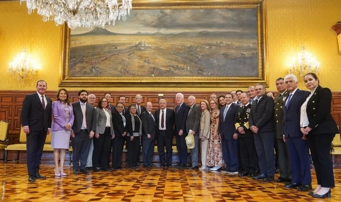 Imagen difundida ayer en las redes sociales del presidente López Obrador tras la reunión con congresistas de EU