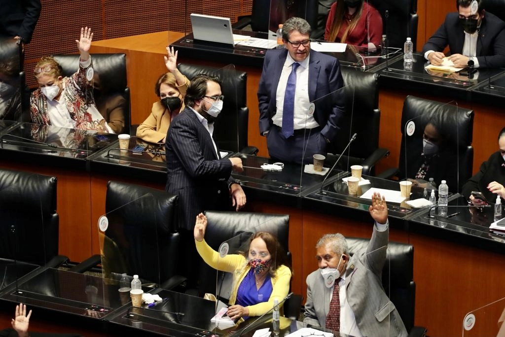 Legisladores durante la sesión de la Comisión Permanente del Congreso de la Unión. Foto Roberto García 
