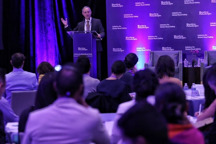 El subsecretario de Prevención y Promoción de la Salud, Hugo López-Gatell, habla sobre la seguridad vial como un problema de salud pública durante la Reunión Regional para América Latina de la Iniciativa Bloomberg, en la Ciudad de México, el 7 de junio de 2023. Foto Marco Peláez