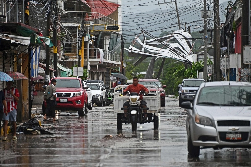 Estragos causados por el paso del huracán 'John' en Acapulco, Guerrero. Foto Afp