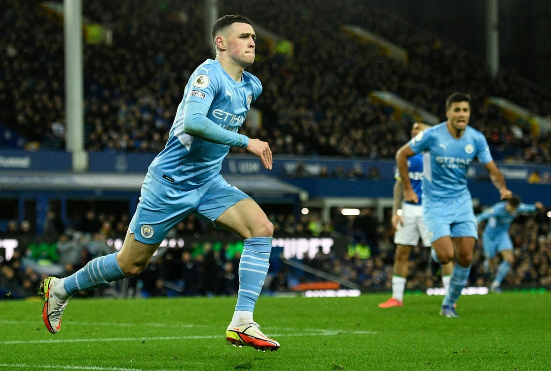 Phil Foden del Manchester City anotó el solitario gol del partido ante Everton. Foto Afp
