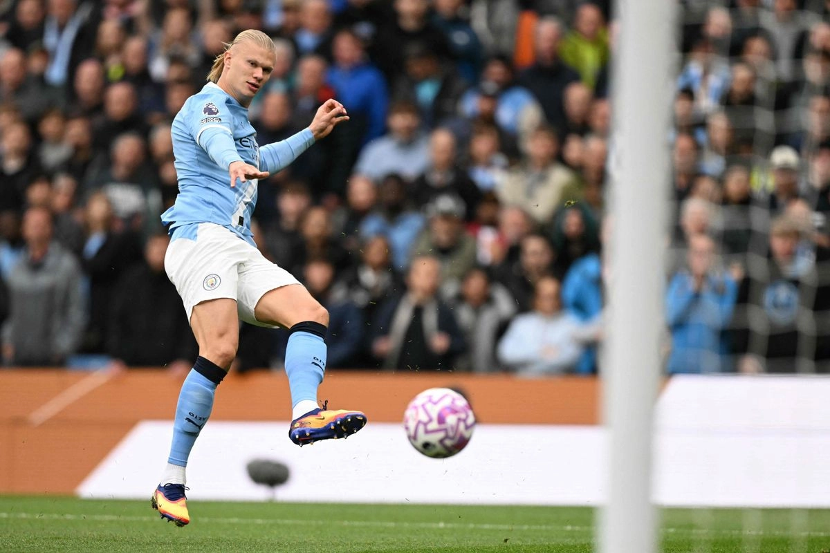 Erling Haaland del Manchester City anotó a los minutos 53 y 68 para la victoria de su equipo ante el Manchester United, en la fecha cuatro de la Liga Premier, el 14 de septiembre de 2025. Foto 
