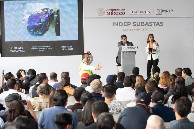 Ciudad Juárez, Chihuahua, será la sede de la próxima subasta presencial regional del Indep en su recorrido itinerante. En la imagen, uno de los eventos en la Ciudad de México. Foto Pablo Ramos / Archivo