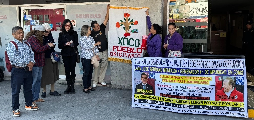 Víctimas del cártel inmobiliario denunciaron al contralor general, Juan José Serrano Mendoza, y al ex alcalde de Benito Juárez, el panista Santiago Taboada, por autorizar más de 500 edificios irregulares. Foto Alfredo Domínguez