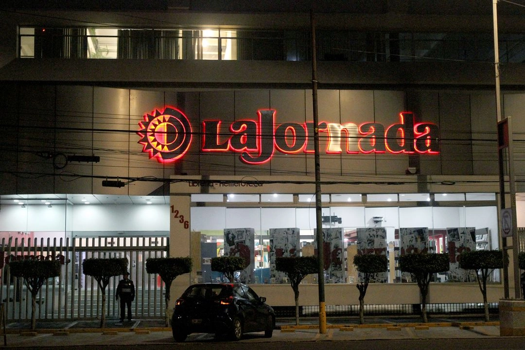 Fachada del periódico La Jornada. Foto 
