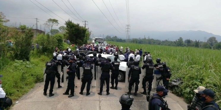 Policías dispersaron este viernes una protesta para liberar a Heriberto "N". Foto La Jornada
