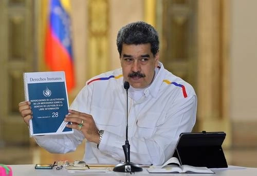 El presidente venezolano, Nicolás Maduro, durante un mensaje desde el Palacio de Miraflores el pasado fin de semana, en el cual anunció arrestos relacionados con un intento fallido de derrocarlo y acusó a Estados Unidos de estar involucrado. Foto Afp / Presidencia de Venezuela