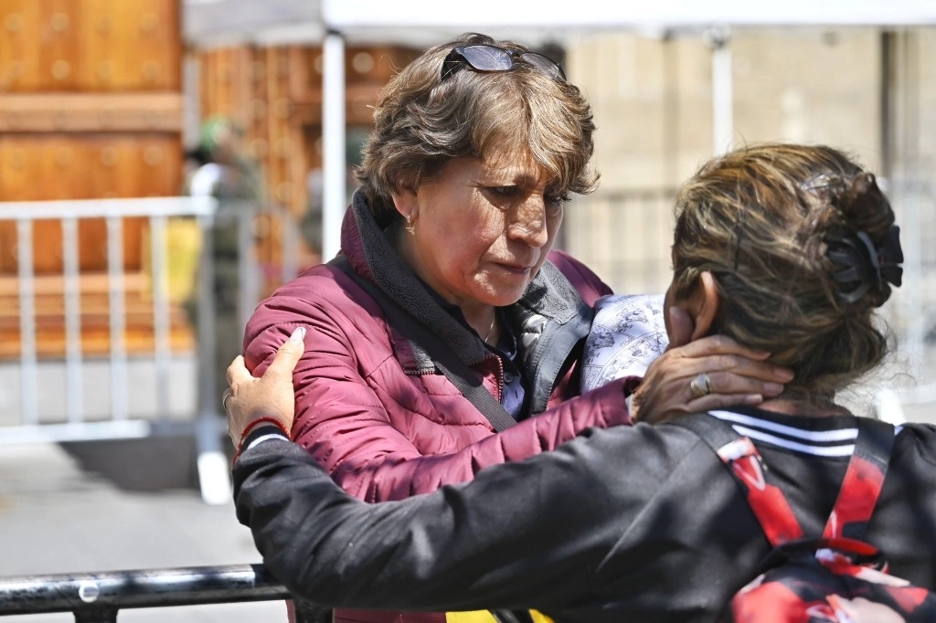 Delfina Gómez, gobernadora de Edomex, a su salida de Palacio Nacional, donde se reunió con la presidenta Claudia Sheinbaum. Foto Tomada de X @delfinagomeza