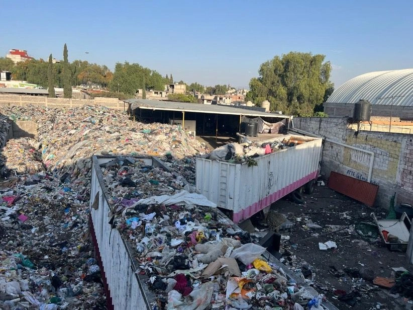 En los tiraderos ilegales la basura es almacenada sin control, ni separación, por lo que representa un riesgo. Foto 