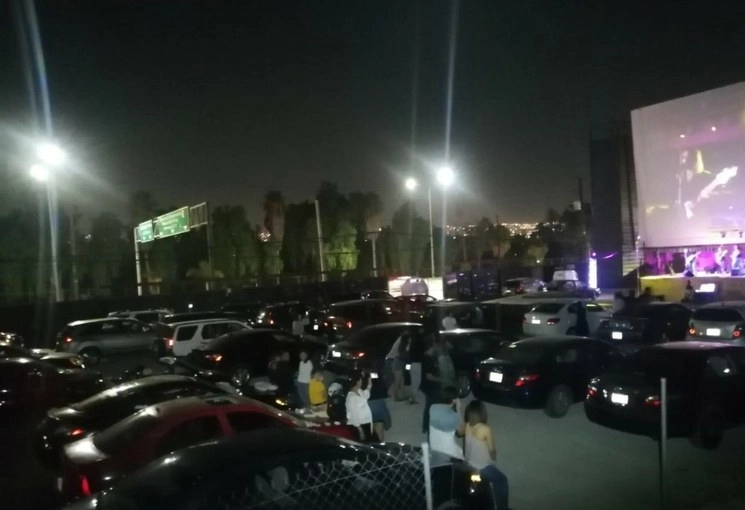 Imagen del concierto en el autocinema. Foto La Jornada 