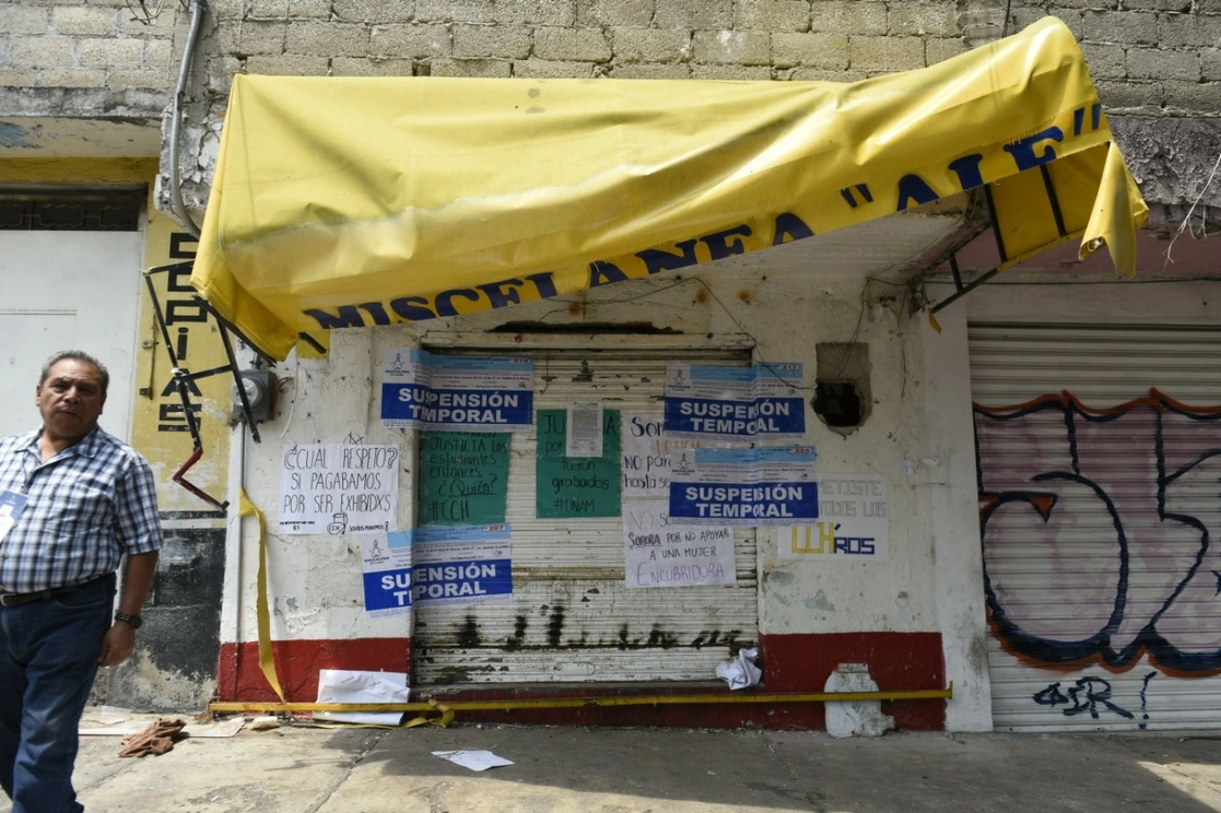 Se hizo un reordenamiento de unidades económicas en todo el municipio, enfocado en la venta de alcohol clandestino para evitar que los jóvenes consuman bebidas embriagantes. Foto La Jornada