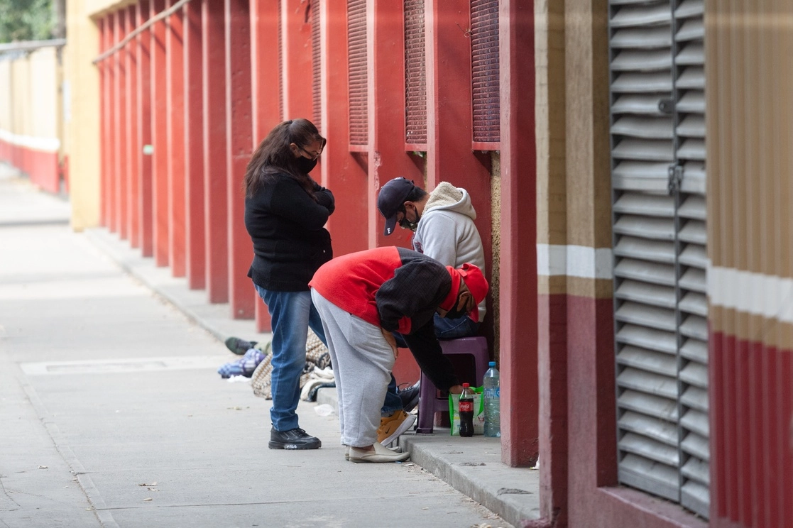 Comercios, bares y taquerías debe permanecer cerrados durante el semáforo rojo epidemiológico. Foto Pablo Ramos