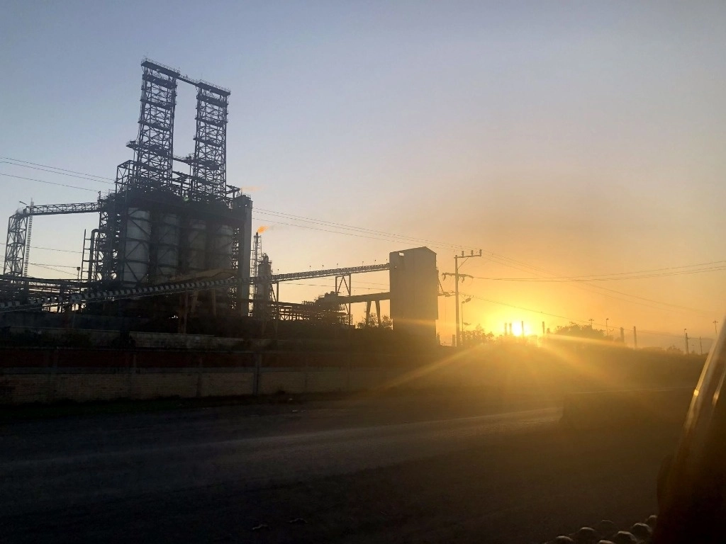Fue clausurada la refinería de Cadereyta luego que se negó el acceso al personal de la Secretaría del Medio Ambiente de NL. Foto Cuartoscuro / Archivo 