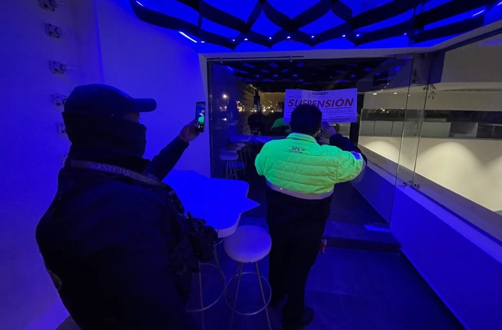 Ante la ola de críticas por la apertura de un restaurante-bar en la azotea del Museo de Arte de Tlaxcala, autoridades estatales clausuraron de “manera provisional” el negocio “La Terraza”. Foto La Jornada de Oriente
