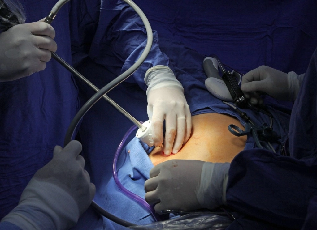 Muchas de las clínicas clausuradas por la Cofepris no contaban con permisos y equipo parara intervenciones quirúrgicas. Foto Cuartoscuro