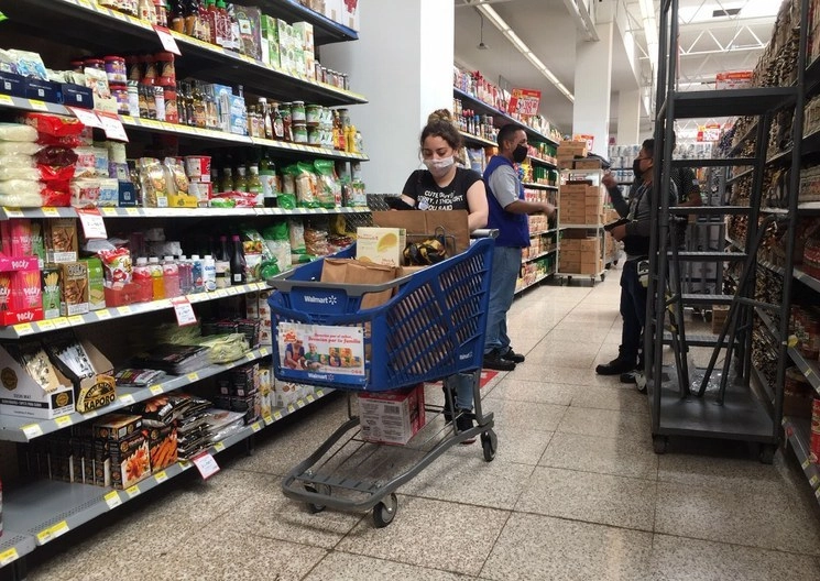 La tienda Walmart de Uruapan fue clausurada el domingo por la noche. Foto Cristina Rodriguez
