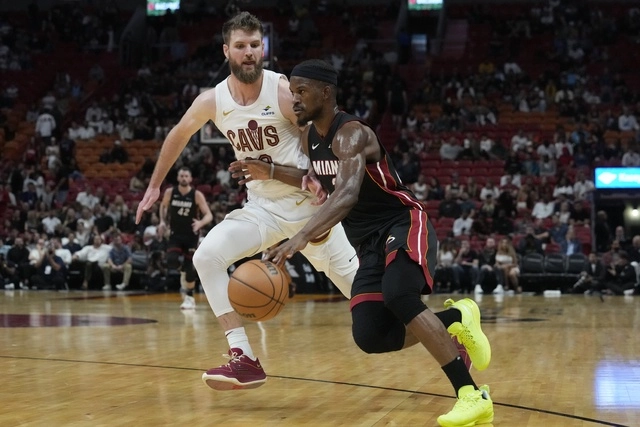  La primera caducó la ventaja de Miami, y la segunda encaminó el partido en favor de Cleveland. Foto Ap