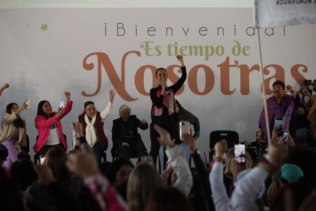 La precandidata presidencial de la coalición Seguimos haciendo Historia, Claudia Sheinbaum, sostuvo un encuentro con mujeres en el Parque Bicentenario en la alcaldía Azcapotzalco. Foto Yazmín Ortega Cortés.