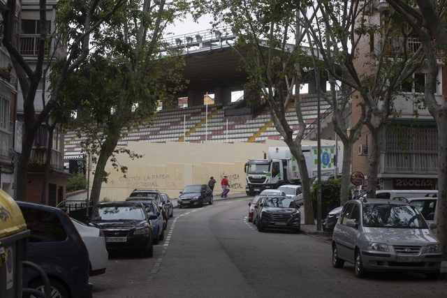 El estadio del club español Rayo Vallecano permanece cerrado por las restricciones sanitarias. Foto Ap