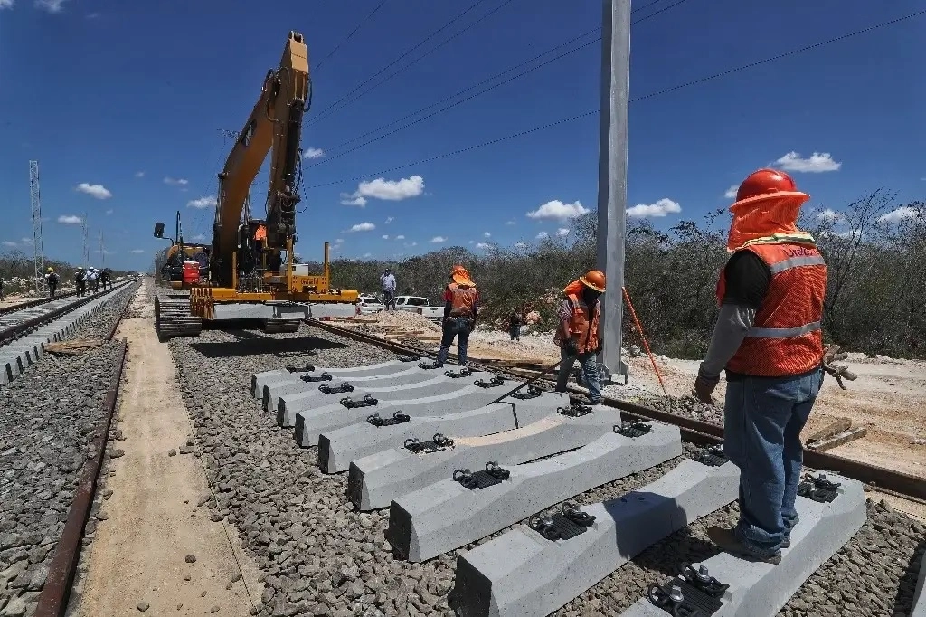 Proyectos insignias como el Tren Maya y el AIFA impulsaron el dinamismo en el sector de la construcción durante el sexenio del ex presidente Andrés Manuel López Obrador. Foto Marco Peláez / Archivo
