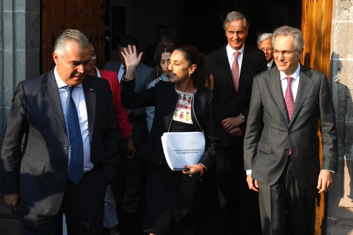 La presidenta Claudia Sheinbaum, a su salida de la reunión de fin de año del Consejo Mexicano de Negocios. Foto 