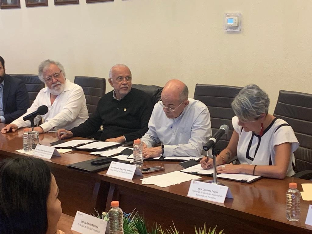 Firma del Convenio de colaboración entre la CNB y la Fiscalía General de Nayarit para la identificación de personas fallecidas. Foto cortesía CNB