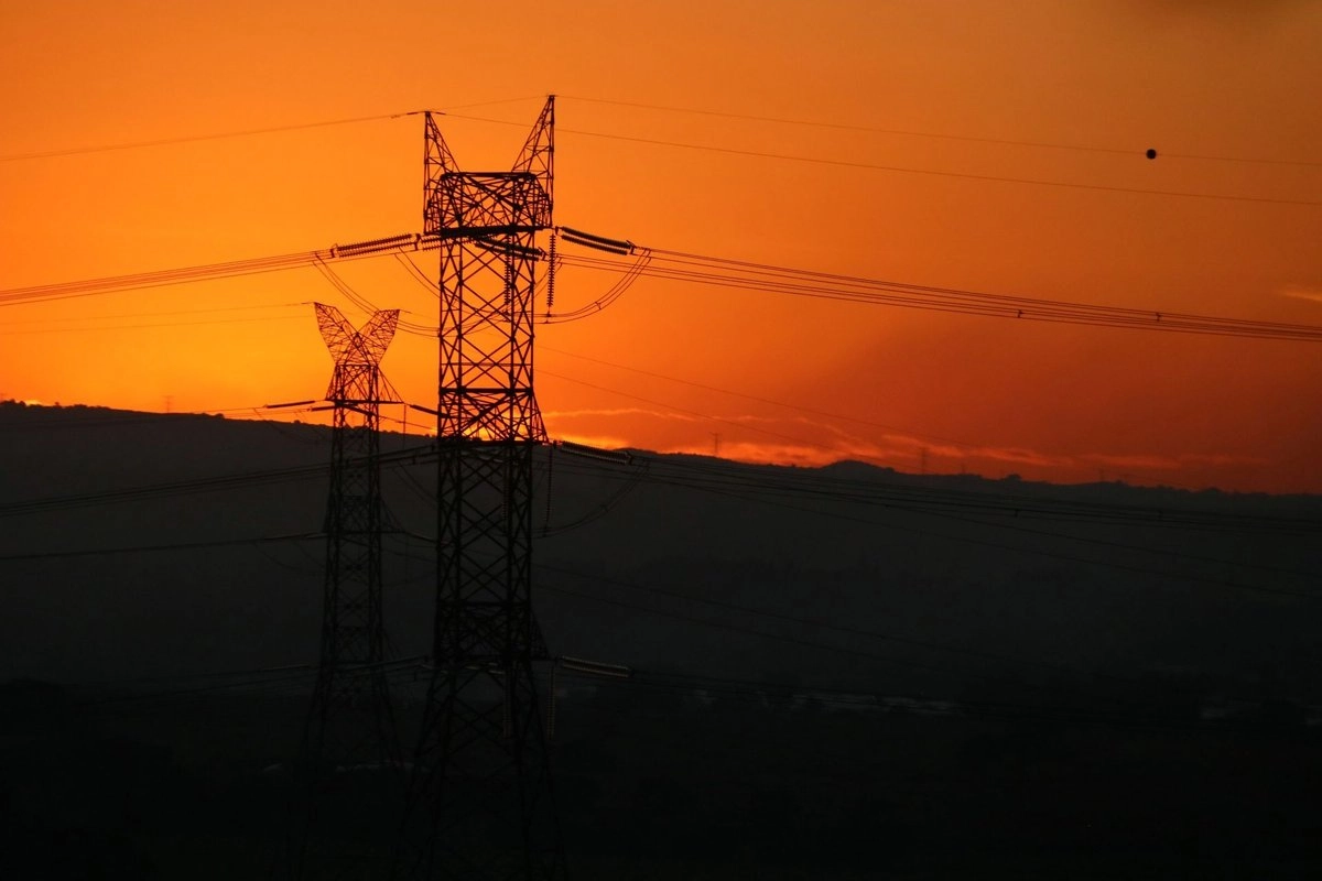 Debido a que la transmisión es una actividad exclusiva del Estado mexicano, el órgano técnico descentralizado de la Sener, revisó el proceso tarifario, de tal forma que considera la recuperación de costos, inversiones, impuestos y un retorno razonable para la CFE.