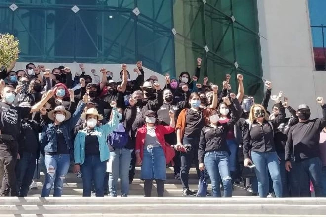 Maestros de la CNTE protestaron en demanda del pagos de salarios adeudados en Baja California. Foto La Jornada BC