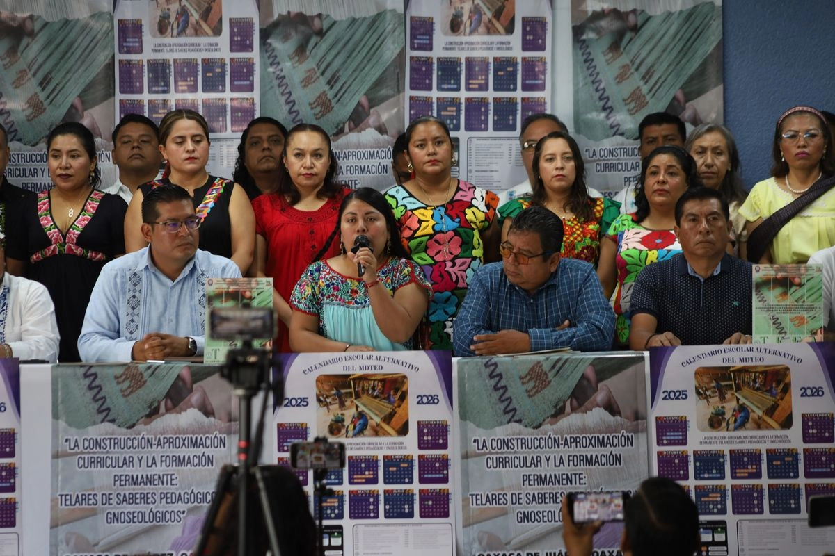 Este lunes fue presentado el calendario alternativo de la Sección 22 de la CNTE, el cual considera 200 días de clases y el Taller Estatal de Educación Alternativa. Foto 