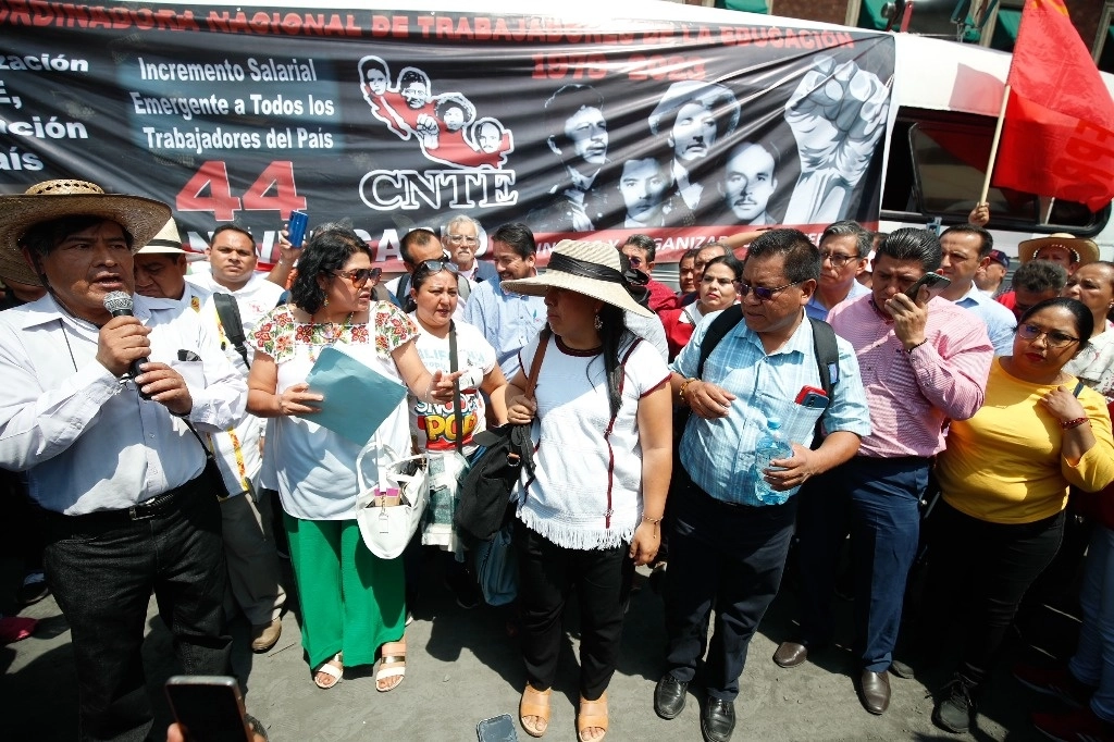 Integrantes de la Comisión Única de Negociaciones de la CNTE, después de una reunión con el presidente Andrés Manuel López Obrador, en Palacio Nacional, el 15 de abril pasado. Foto Cristina Rodríguez 