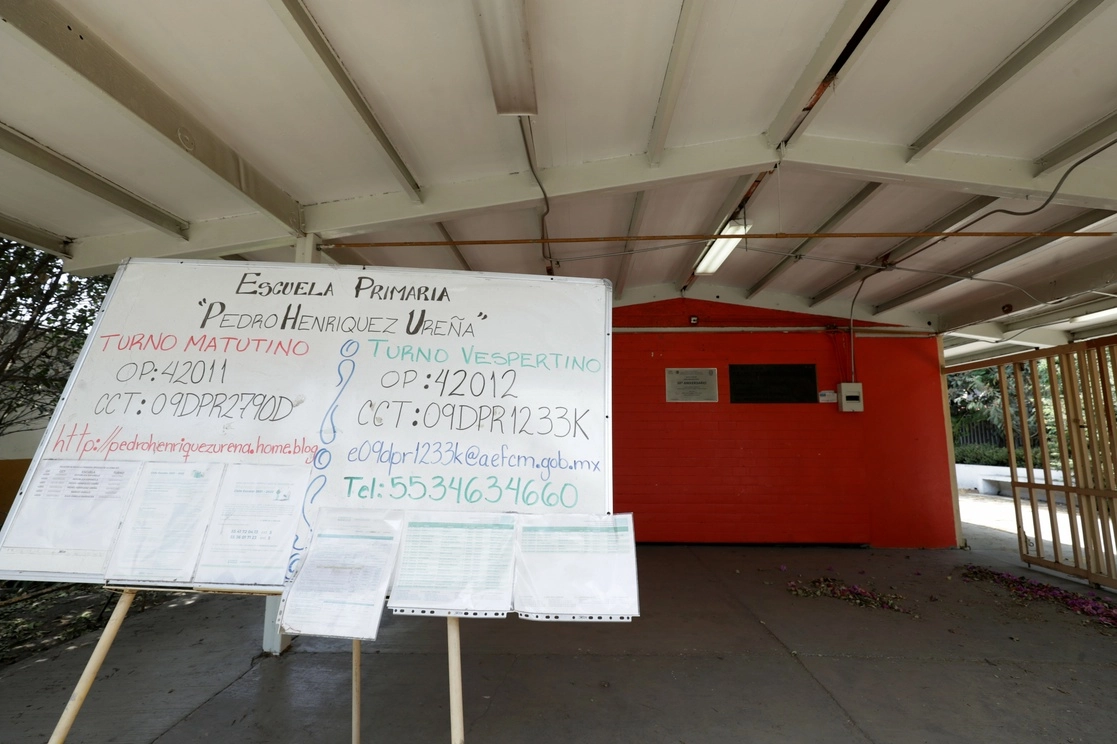 Para el regreso a clases presenciales, los profesores de la CNTE piden mejorar la infraestructura de las escuelas. Foto Roberto García