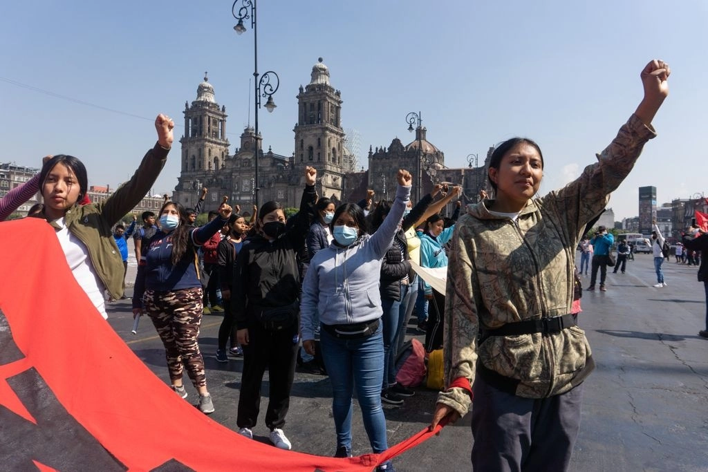 Estudiantes y maestros se han unido para pedir la liberación de los normalistas que fueron detenidos en Chiapas. Foto Pablo Ramos